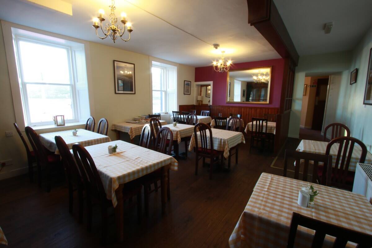 Fabulous Waterside Inn overlooking the Iconic Loch Linnhe - For Sale
