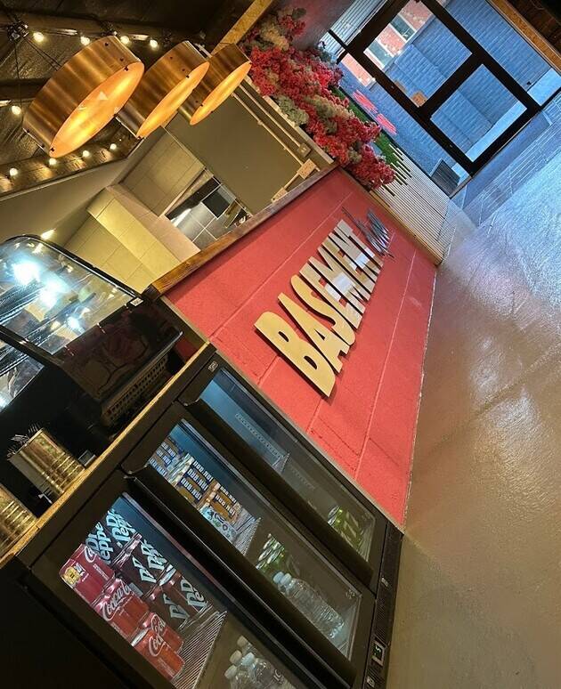 Spacious and Trendy Diner / Dessert Restaurant Photo 3