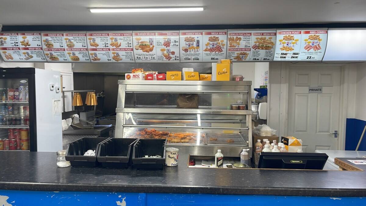 Fried chicken shop for sale in Walton on the Naze Photo 4
