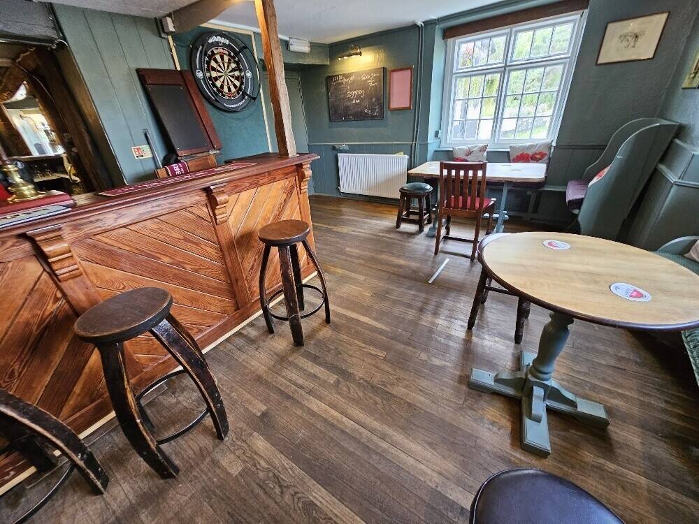 Well Presented Thatched Character Detached Devon Village Inn With 3 Bedroom Accommodation Photo 4