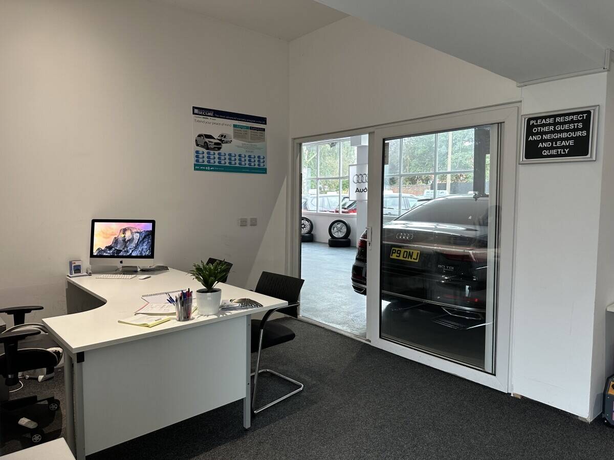 Car Sales w Garage In Nottingham for sale Photo 5