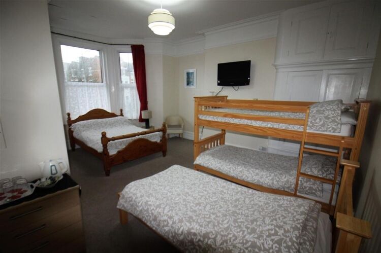 FREEHOLD
GUEST  HOUSE