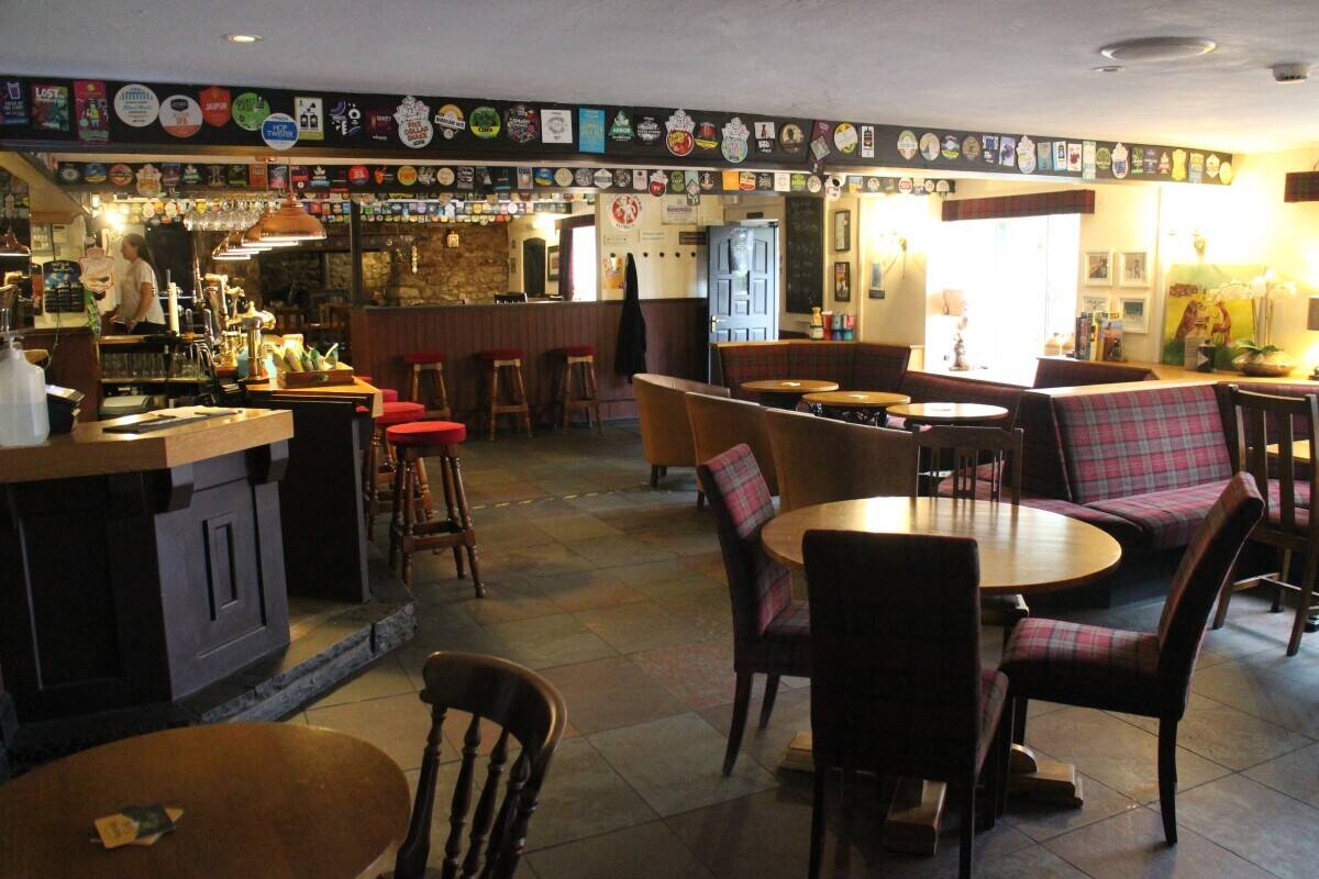 SOUTH WALES - EDGE OF THE VALE OF GLAMORGAN VILLAGE FREE HOUSE