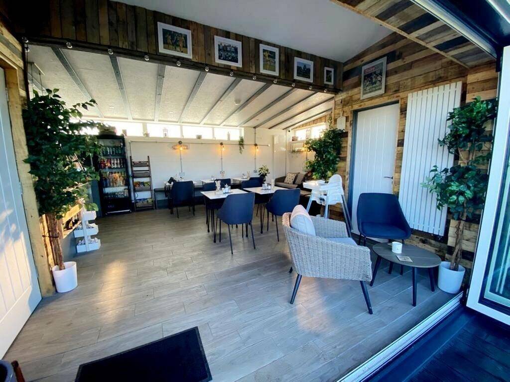 Low Rent. Loyal customer base. Cafe, Coffee Shop, Bistro & Restaurant, Nottingham, 'For Sale'. Photo 4