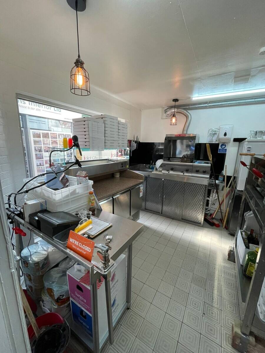 Italian Pizzeria For Sale in South Harrow, London  Photo 4