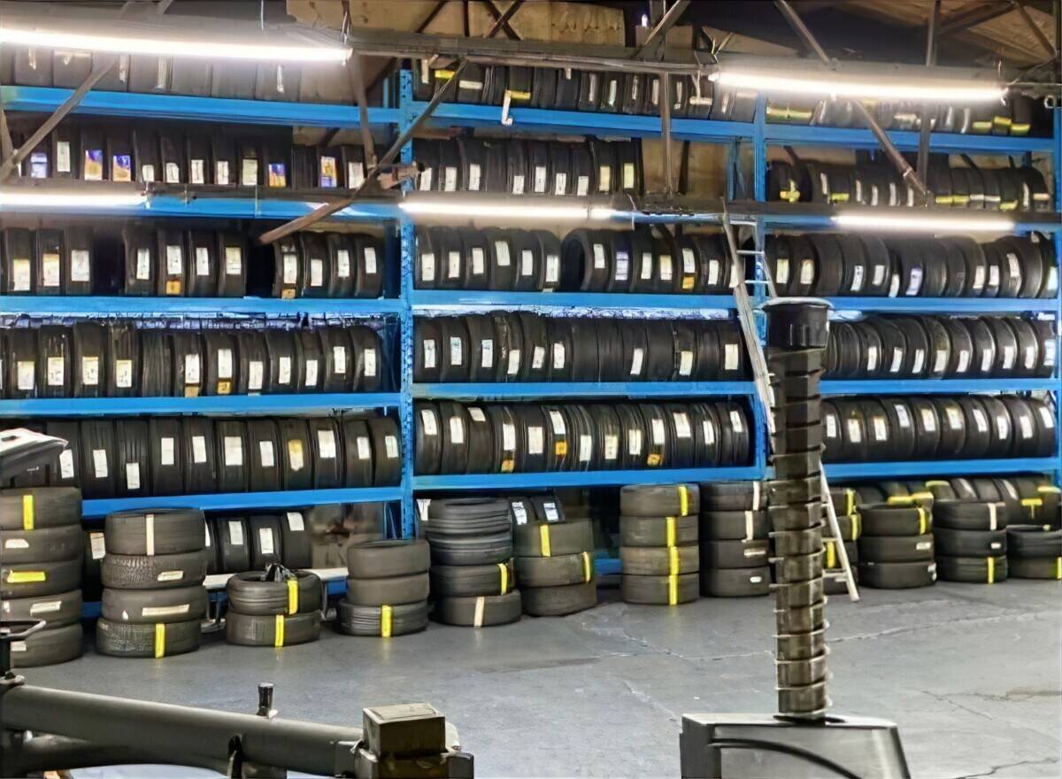 Well established repair and tyres Garage Photo 5