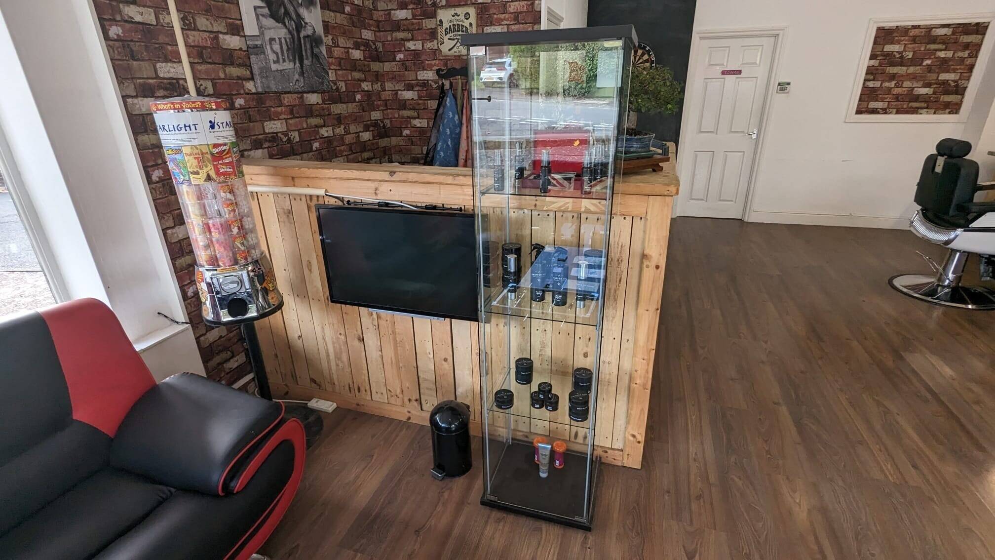 REDUCED!!!!!! Established Barbers Business in Pedmore, Stourbridge - been open for 10 years Photo 4