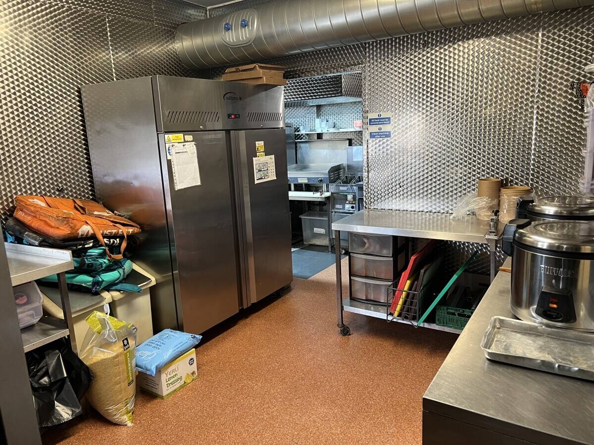 Successful Turkish Takeaway for sale with High turnover - Nottingham Photo 4