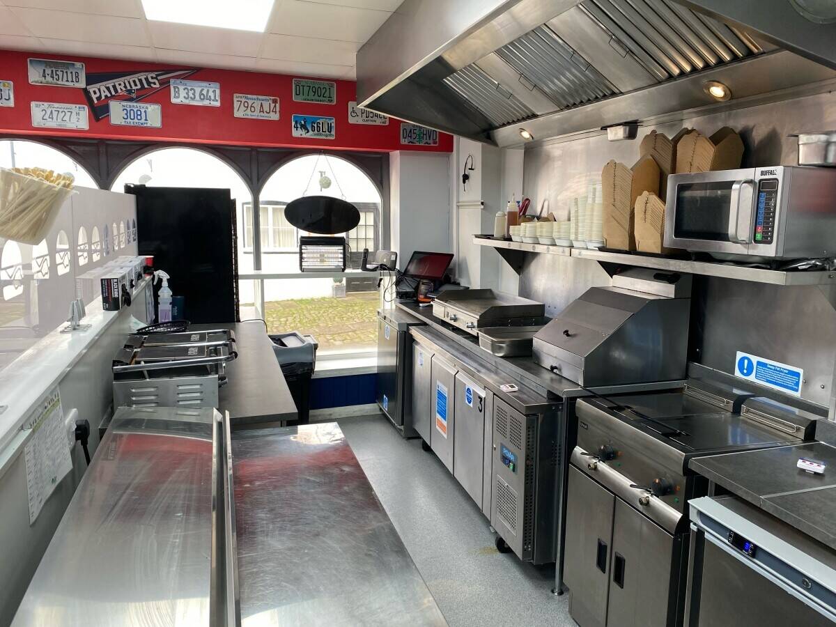 Popular Burger Restaurant & Takeaway For Sale Photo 3