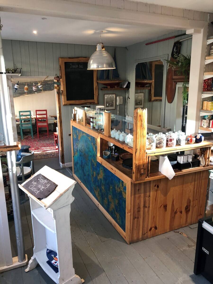 Quirky freehold coffee shop with additional flexible event space (ref 1386) Photo 4