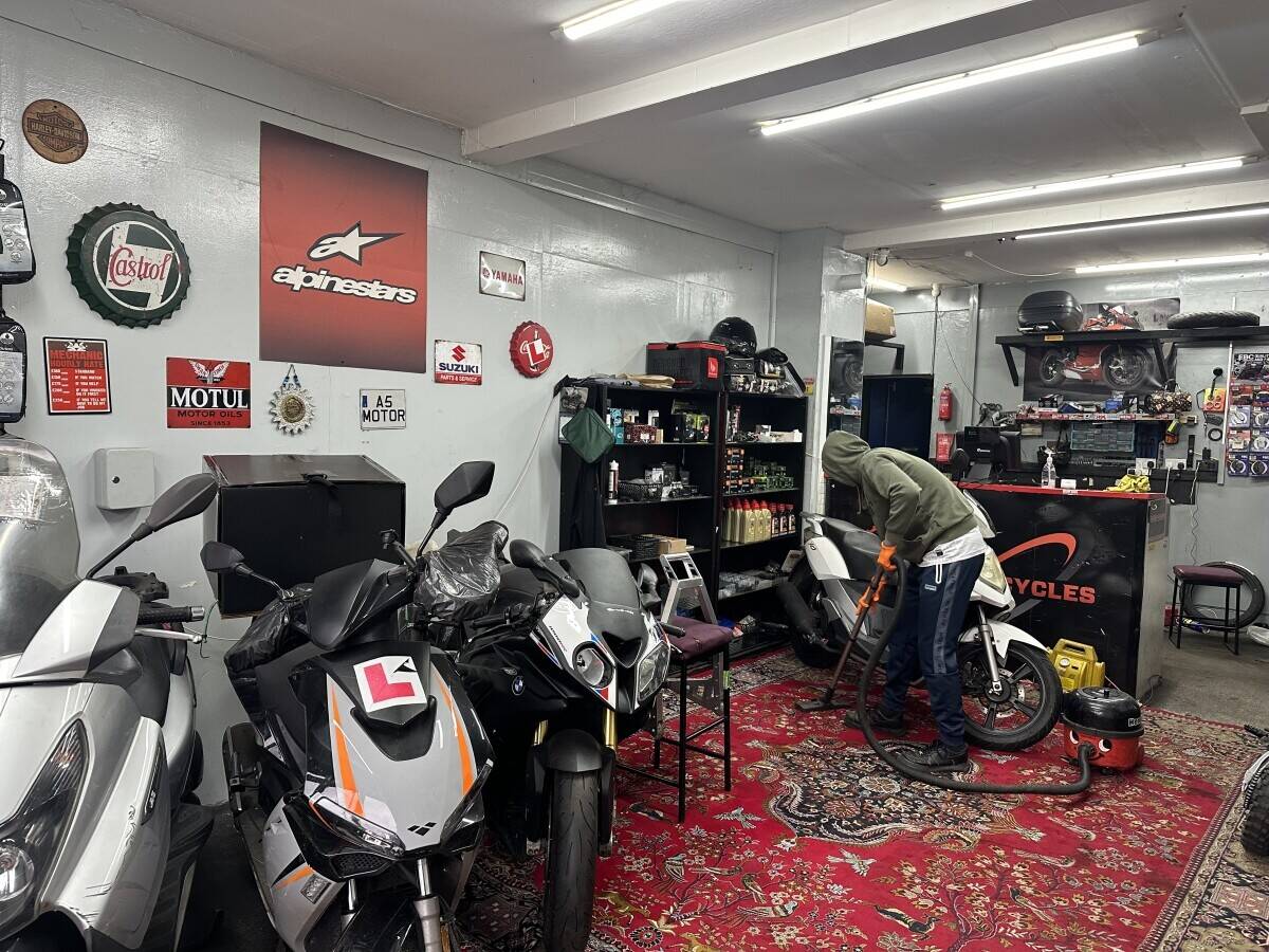 Motorcycle garage/shop for sale Photo 5