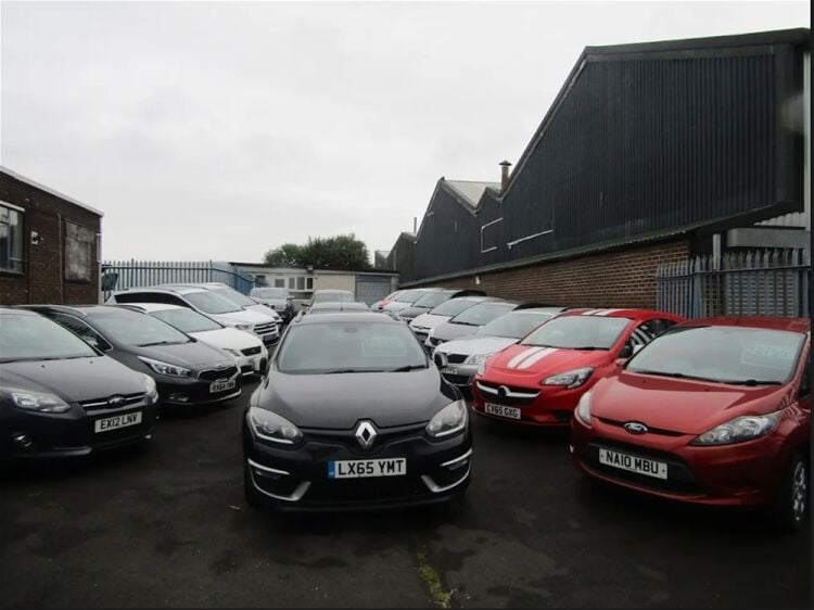 DEALERSHIP FOR USED VEHICLES Photo 4