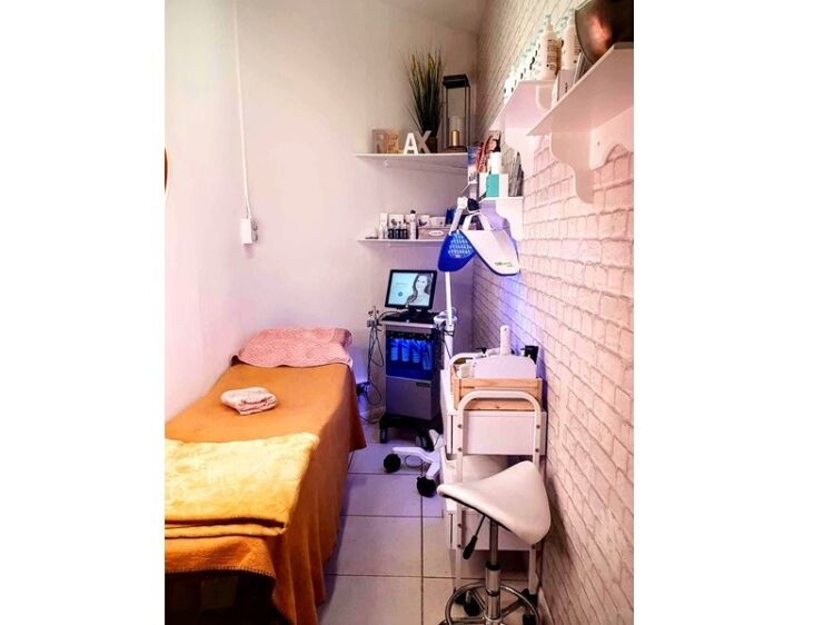 Well respected skincare clinic for sale Photo 4