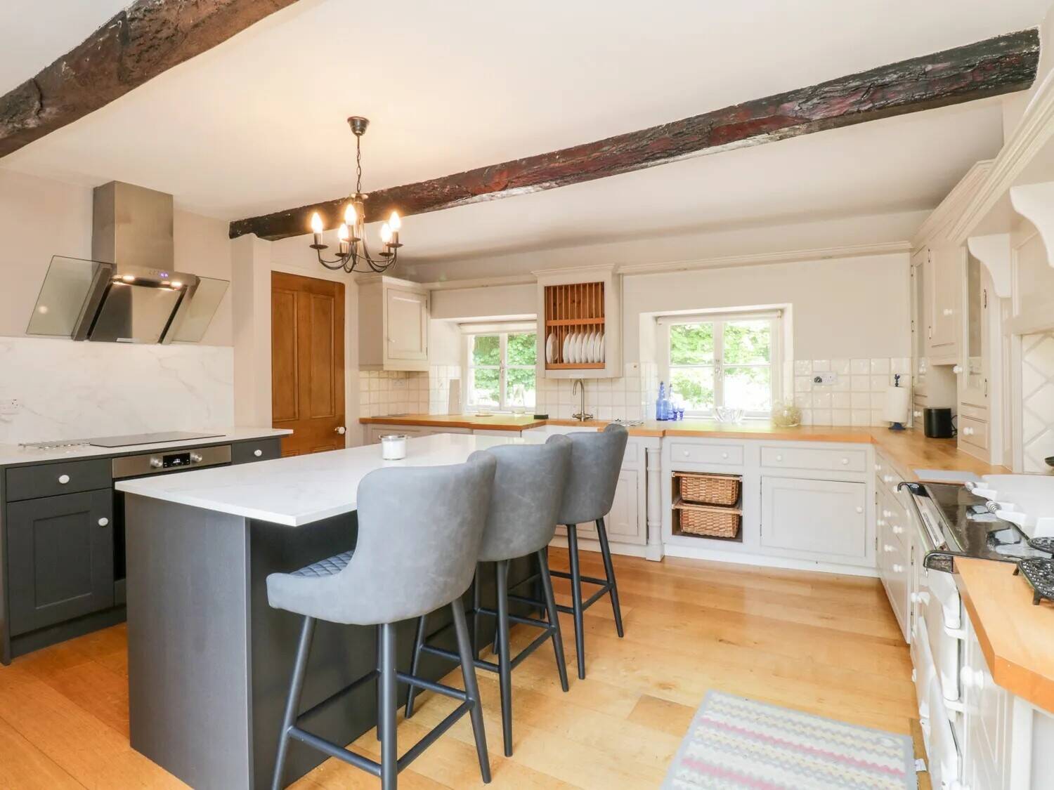 Freehold Idyllic self catering cottage with beautiful 3 bedroomed owners accommodation.