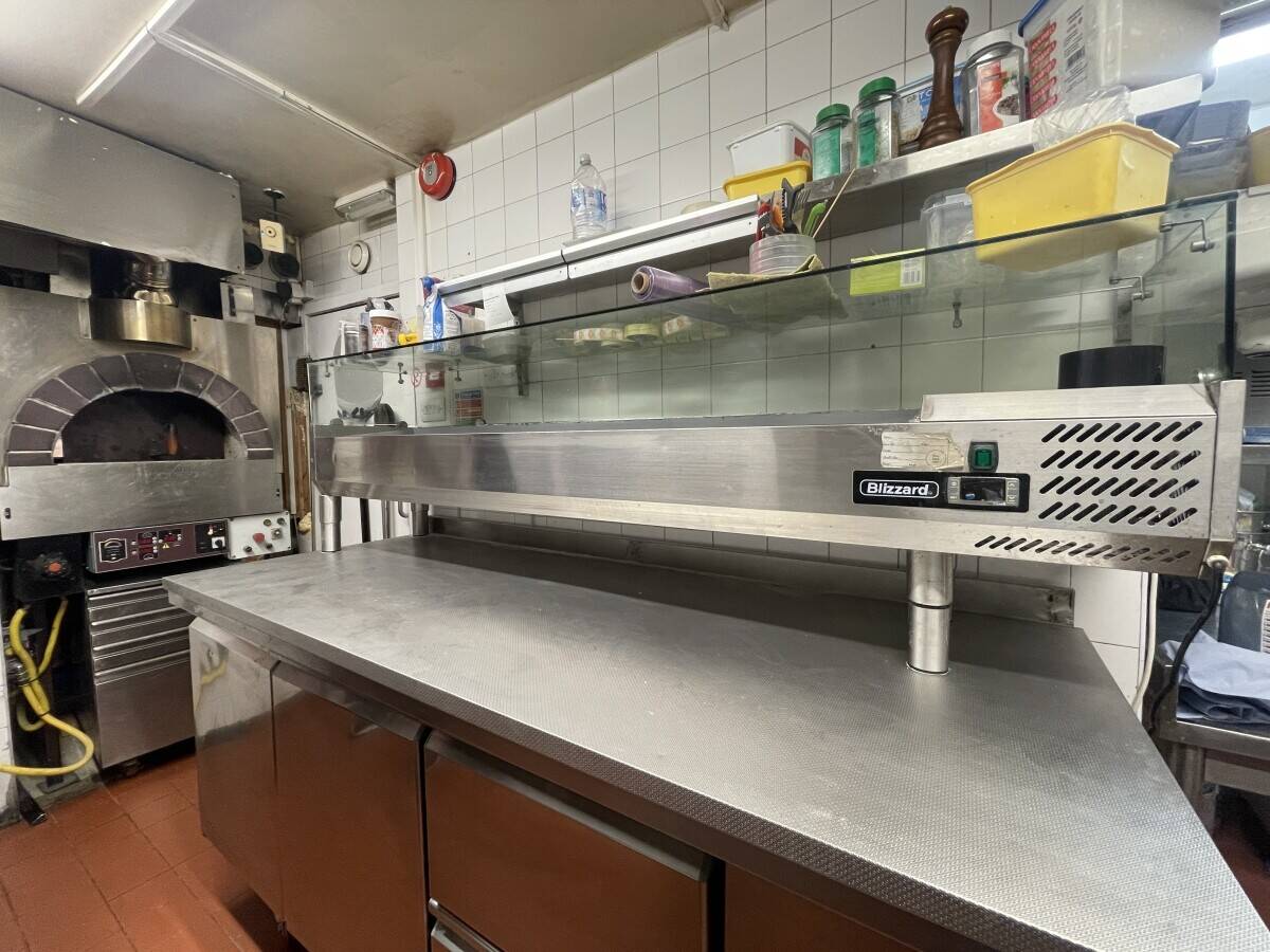 Fully equipped and well established Italian restaurant with one bedroom flat above it Photo 4