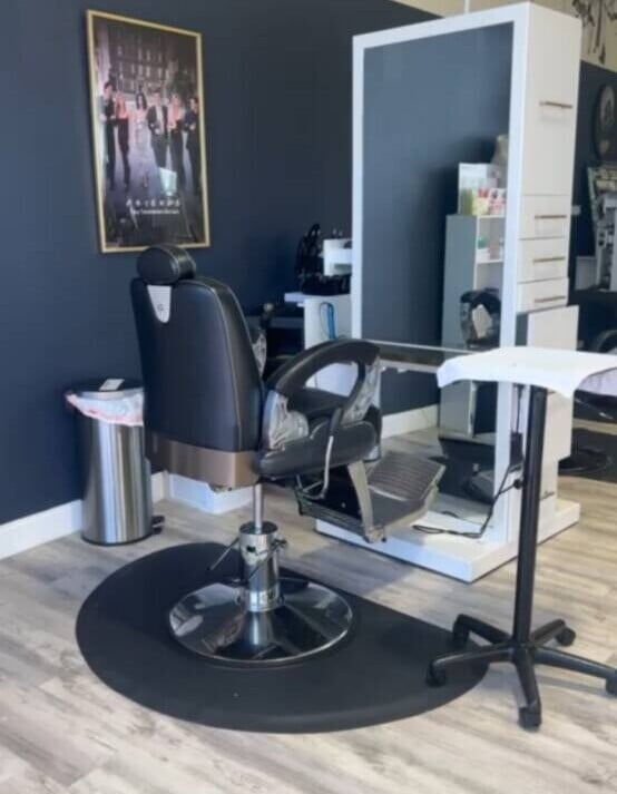 Hair salon for sale in Malden, Massachusetts, good deal for business. Photo 4