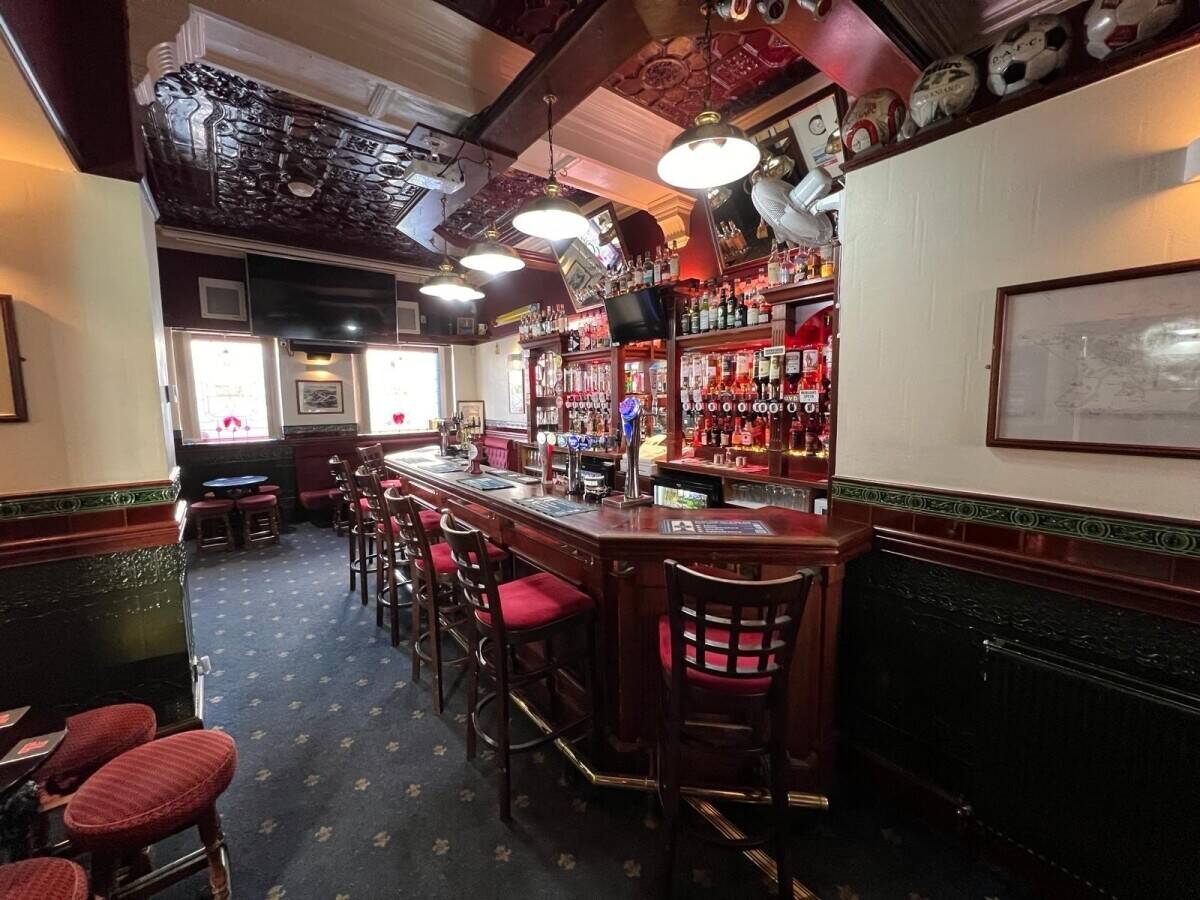 A well preserved and immaculately presented Town Centre Pub (ref 1639) Photo 4