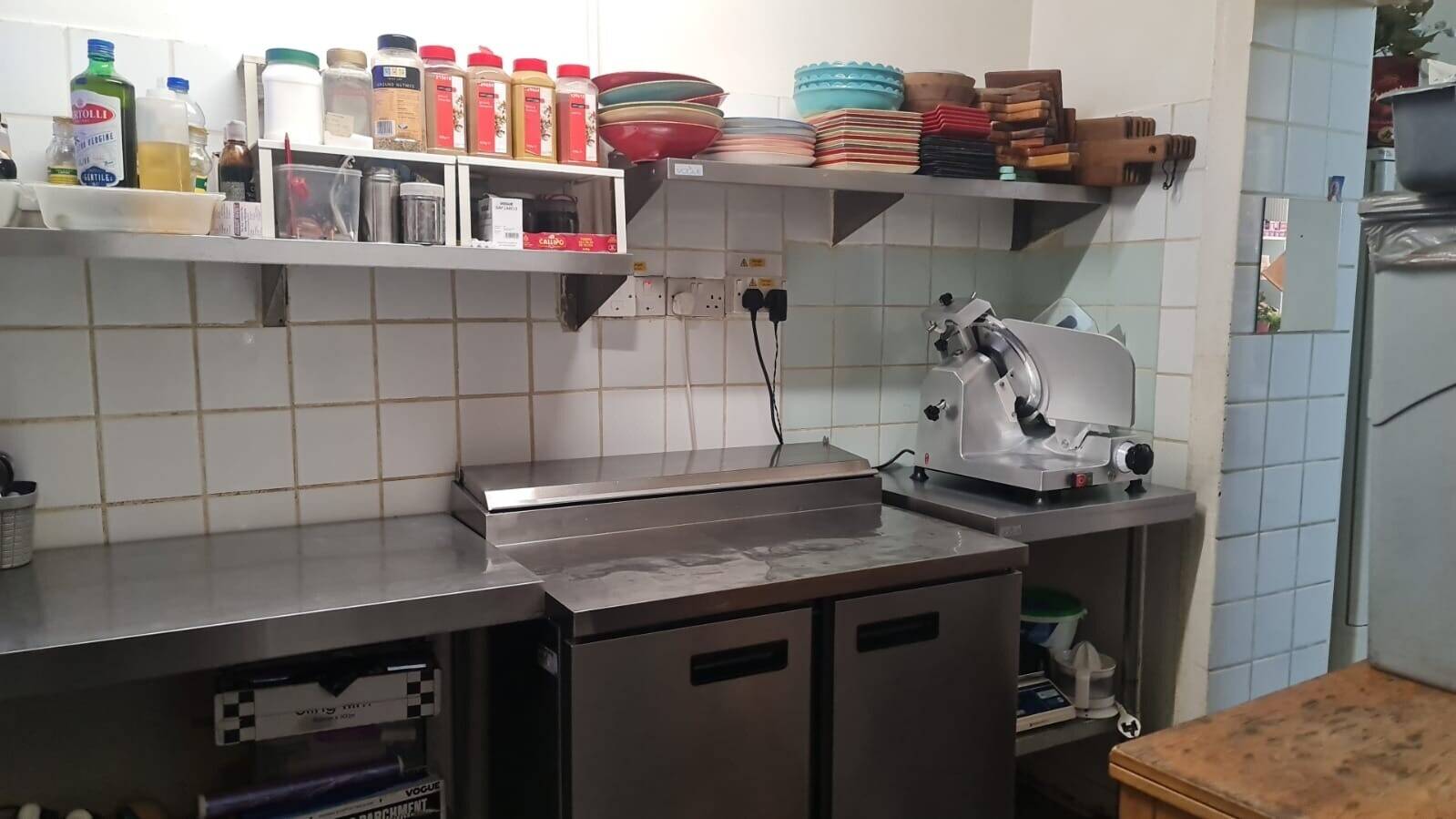 Well-established Italian deli in the heart of Finsbury Park area