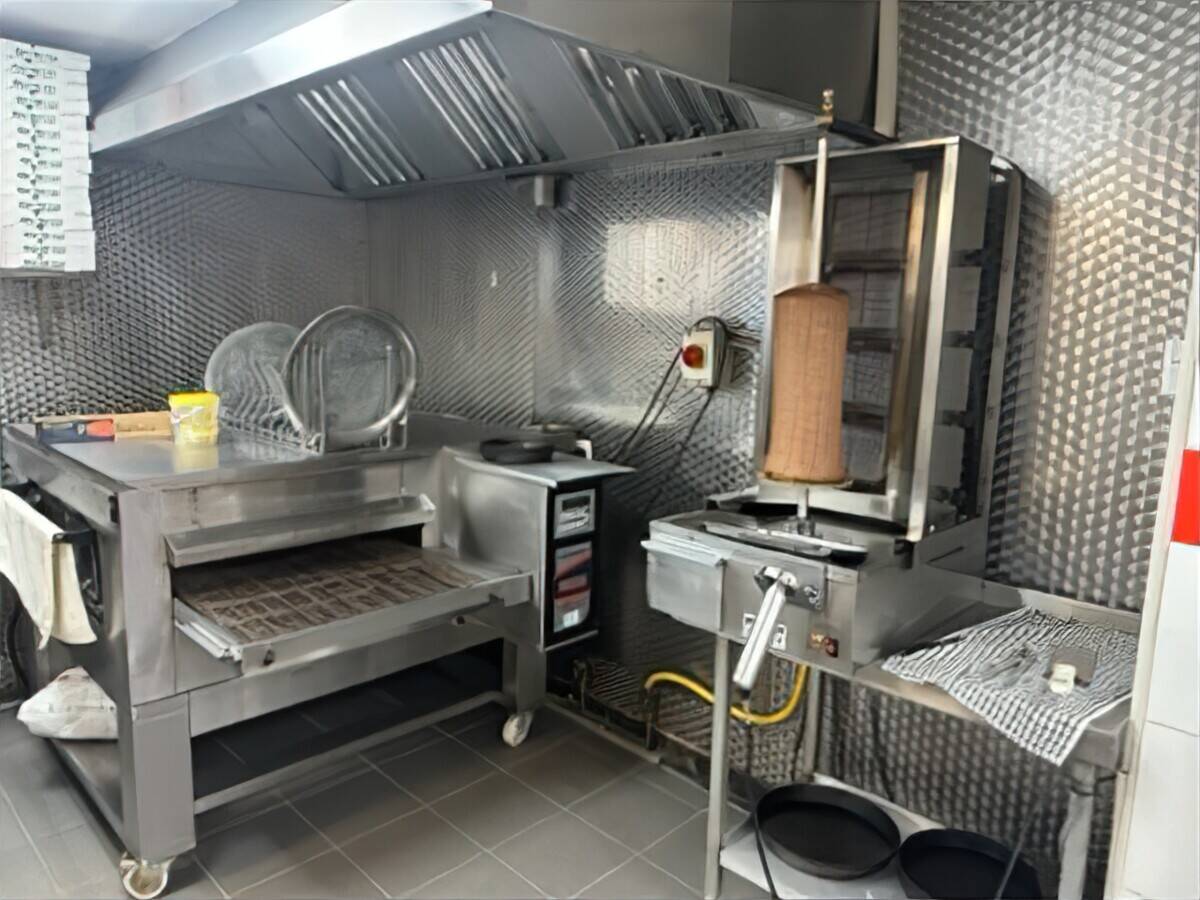 FISH CHIPS AND PIZZA TAKEAWAY AND DELIVERY SHOP IN TYNE AND WEAR Photo 4