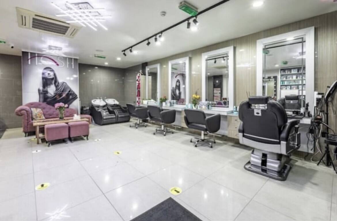 Hair and beauty salon for sale in Woodgreen London Photo 4