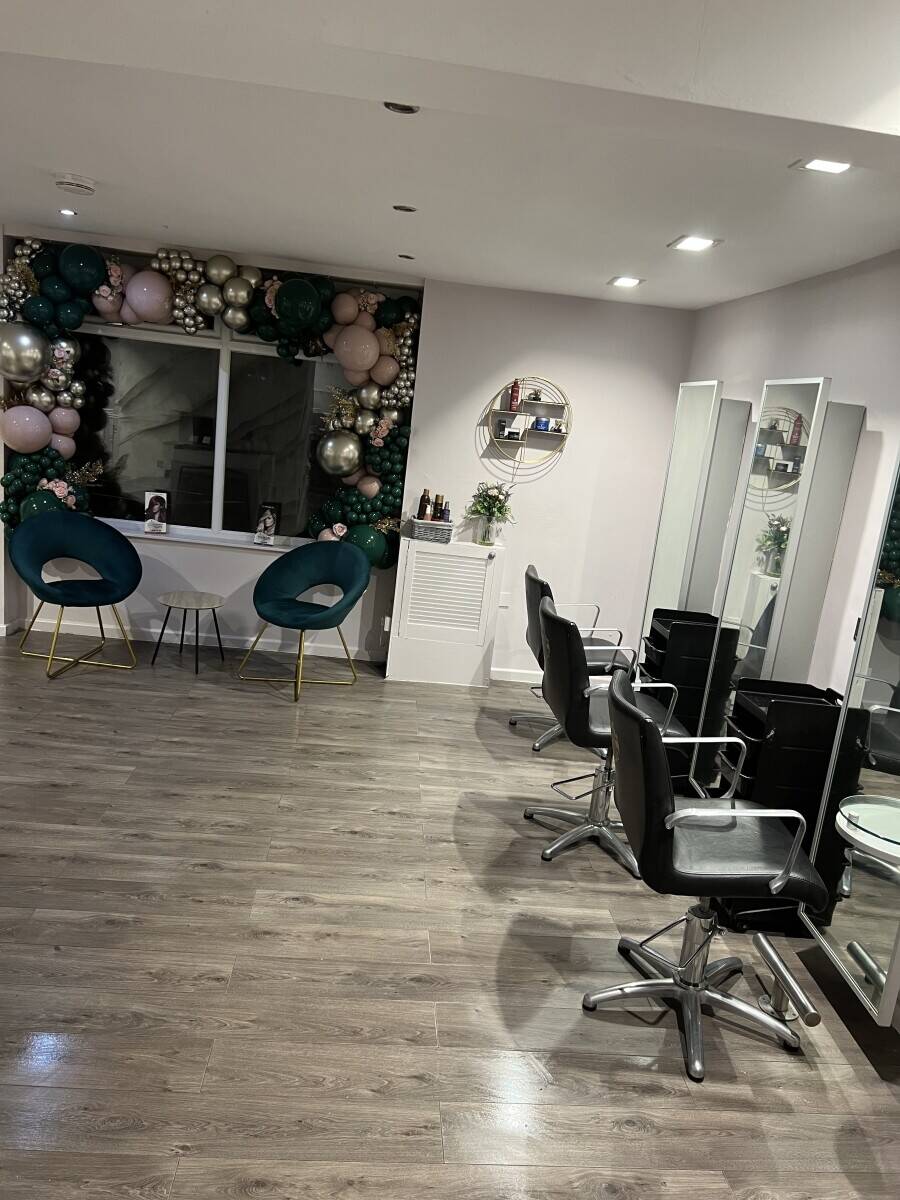 Hairdressing salon For sale Heywood Photo 4