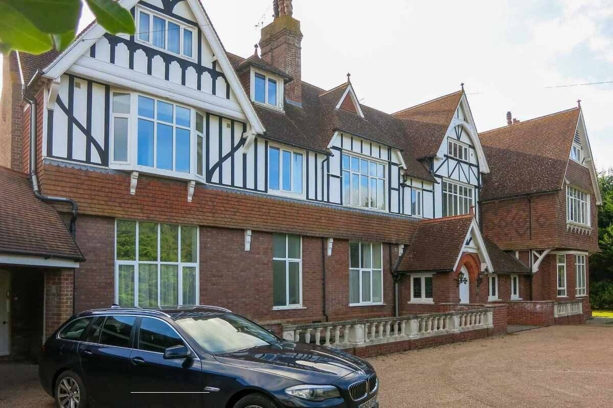 A beautiful & successful, period-styled 14-bedroom hotel Photo 3