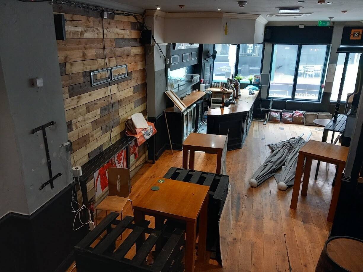 MONMOUTHSHIRE - CENTRAL NEWPORT (HIGH STREET) PUB/BAR WITH 3AM LICENCE