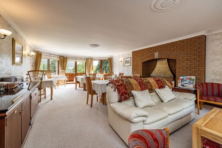 Immaculately Presented 8 Bedroom Detached Dwelling