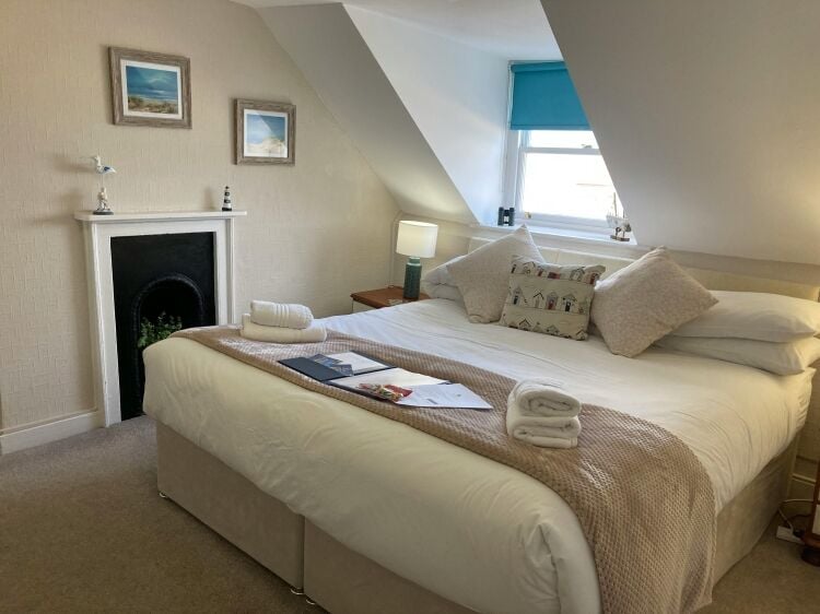 Highly Rated 9 Bedroom B&B Enjoying An Unrivalled Sea Facing Position With Self-Contained 2 Bedroom Owners Maisonette
