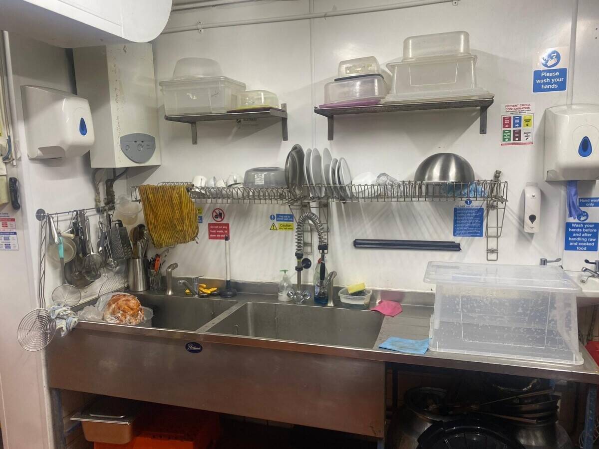 Fully furnished restaurant for sale  Photo 4