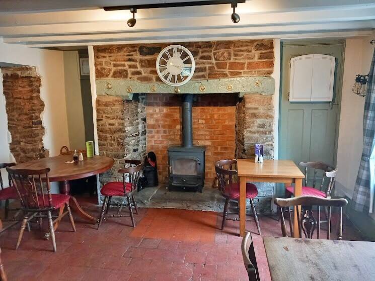 SHROPSHIRE HILLS – WELL APPOINTED COTTAGE STYLE PUBLIC HOUSE WITH 4 LETTING BEDROOMS Photo 4