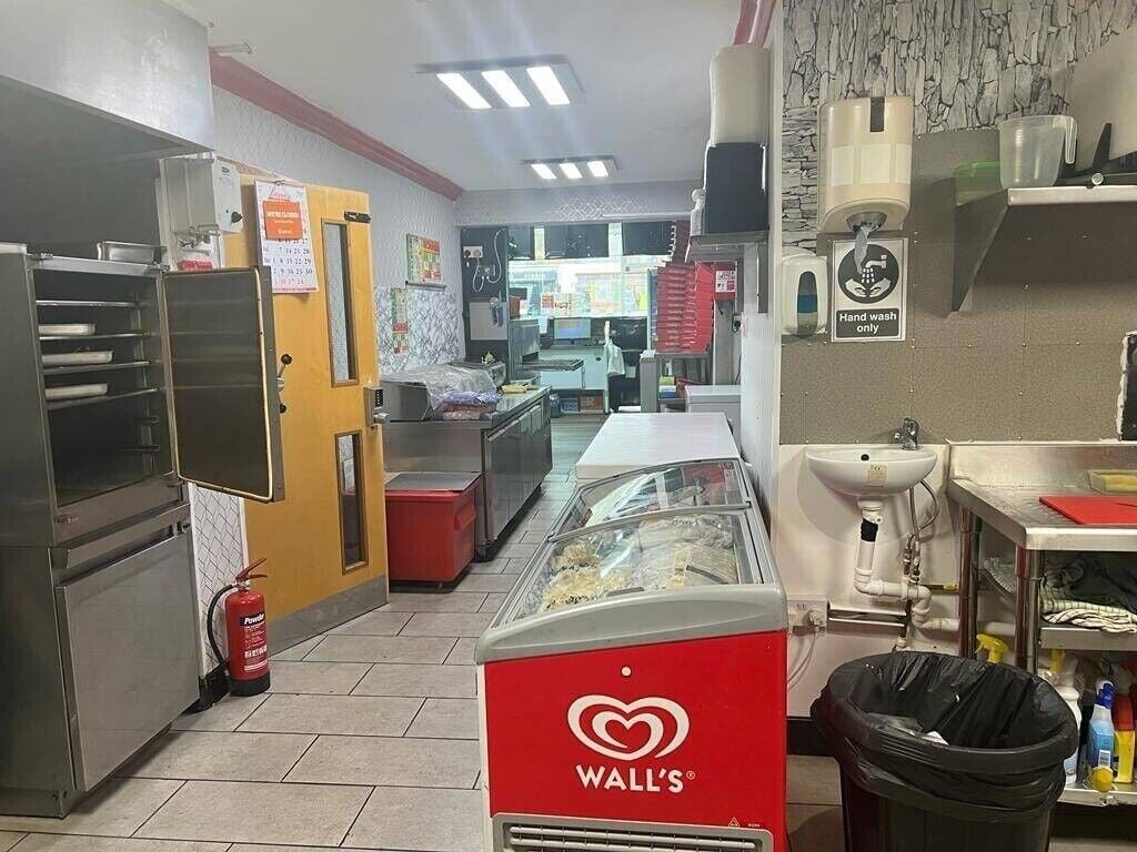 Established Pizza & Takeaway shop for sale in Margate Photo 5
