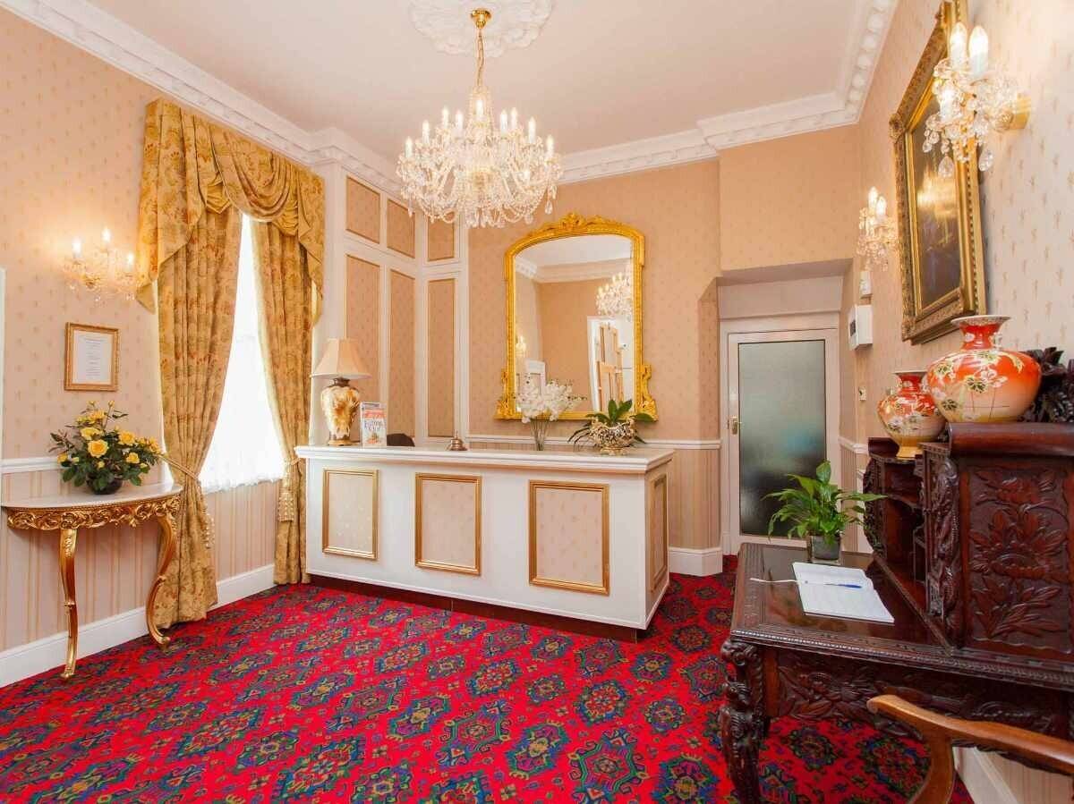 An Elegant Victorian Guest House with 18 Bedrooms Photo 4