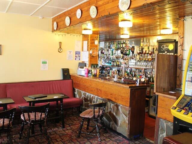 CARMARTHENSHIRE - SUBSTANTIAL VILLAGE PUBLIC HOUSE & RESTAURANT Photo 4