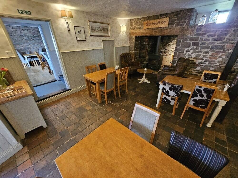 Impressive & Profitable High Turnover Devon Village Inn With 4 Letting Rooms & 3 Bed Accommodation Photo 4