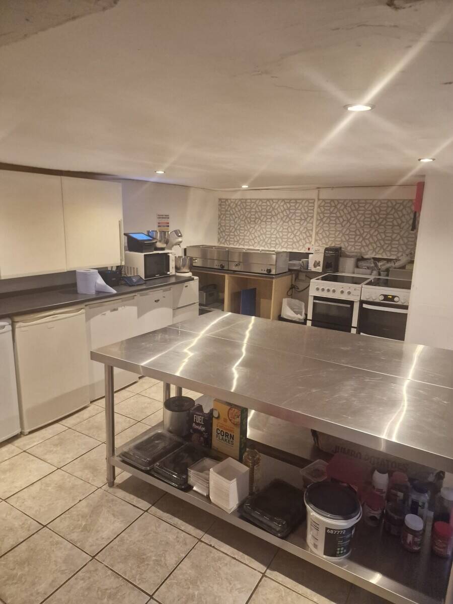 Small cafe/deli for sale in town centre Photo 4