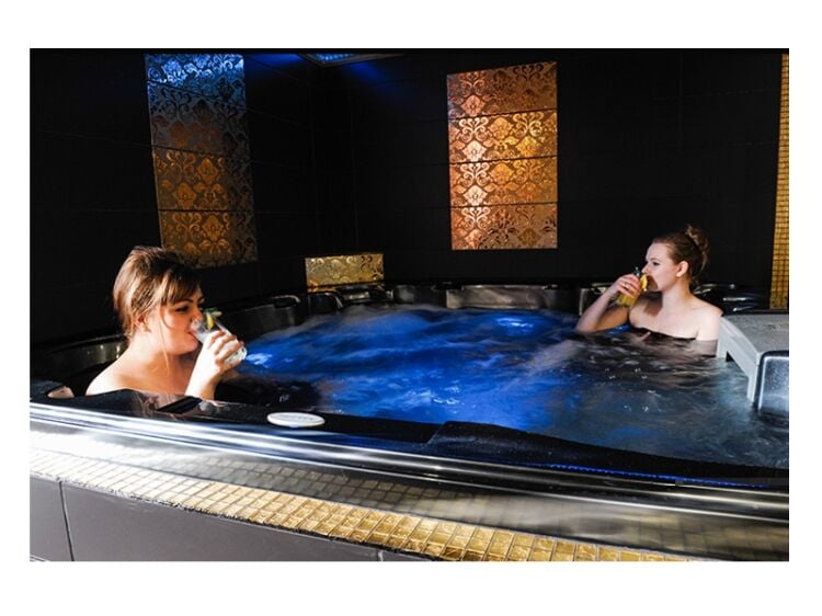 Premier Spa & Beauty Salon For Sale In Bolton Photo 4