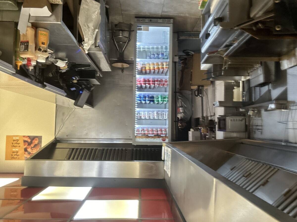 Fast food takeaway and seating town centre location 