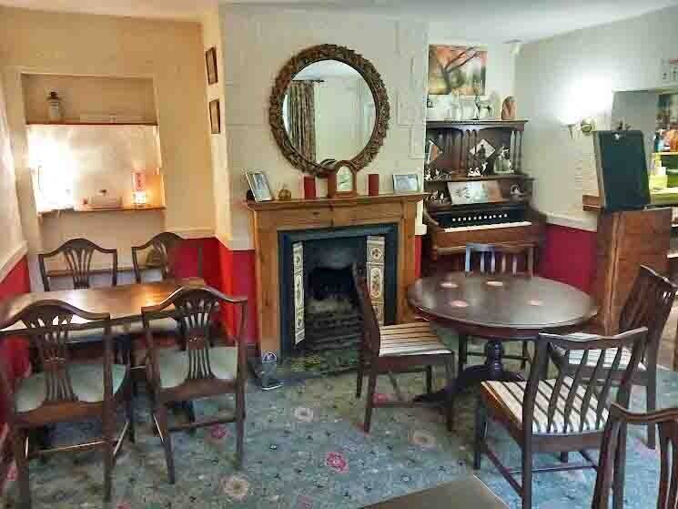 POWYS/SHROPSHIRE BORDERS - VILLAGE CENTRE FOOD LED PUBLIC HOUSE