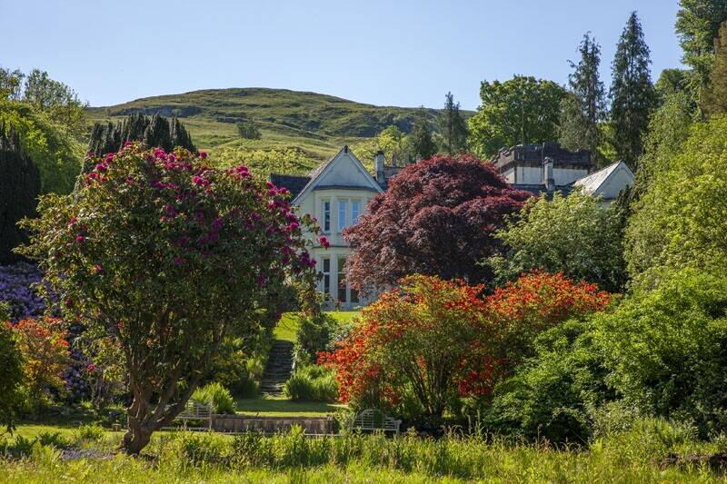 Self catering business with delightful owners flat on the banks of Loch Awe in Argyll and Bute