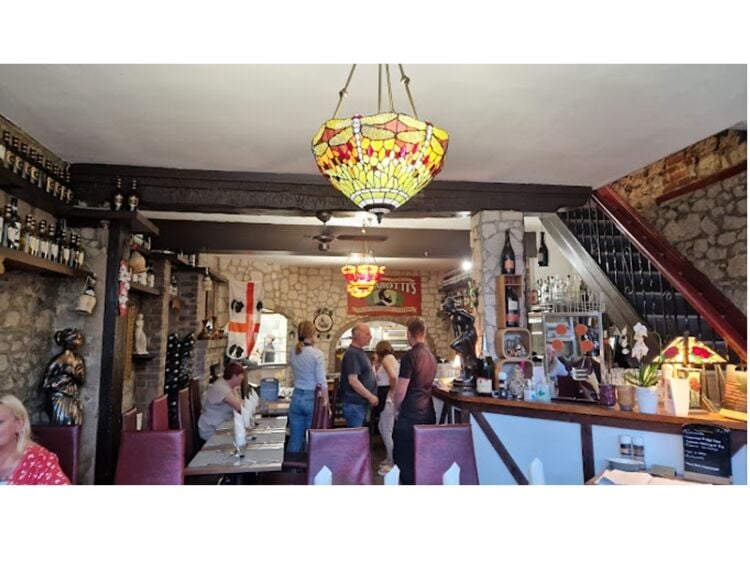 Profitable Italian Culinary Gem in Shanklin For Sale Photo 4