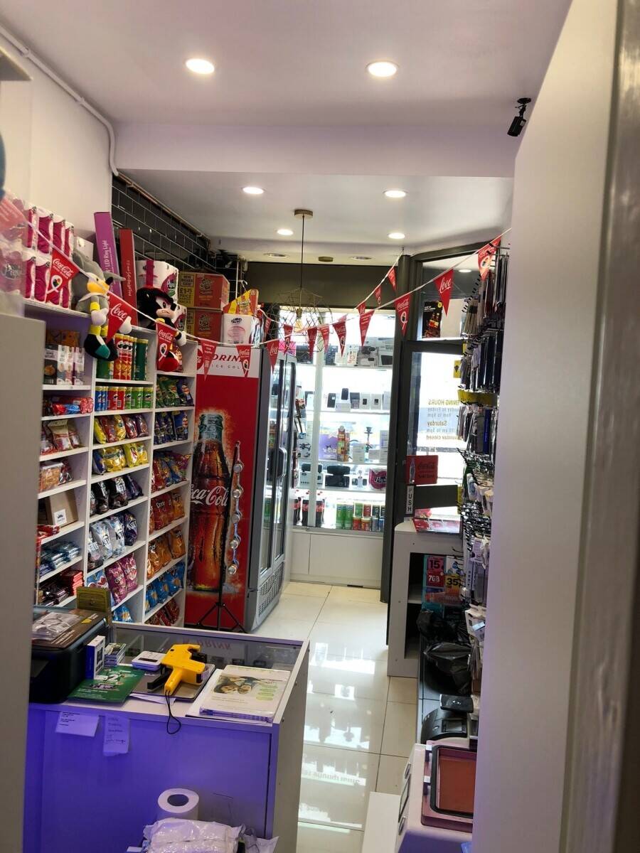 Mobile phones shop for sell near O2 center, NW3 Photo 4