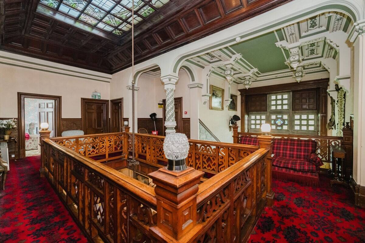 Fantastic Opportunity to Buy an Iconic B-listed Victorian Hotel Photo 4