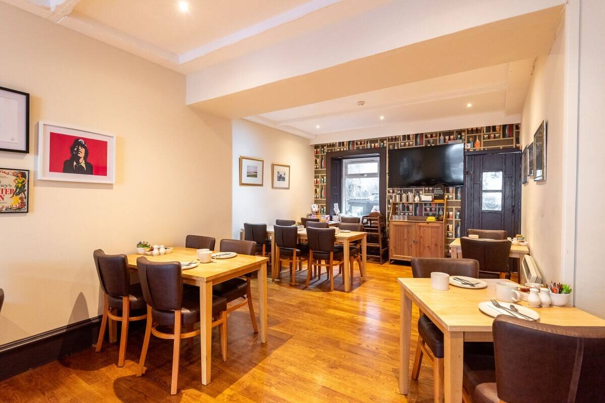 Established & Well Presented 9-Bedroom Hotel For Sale