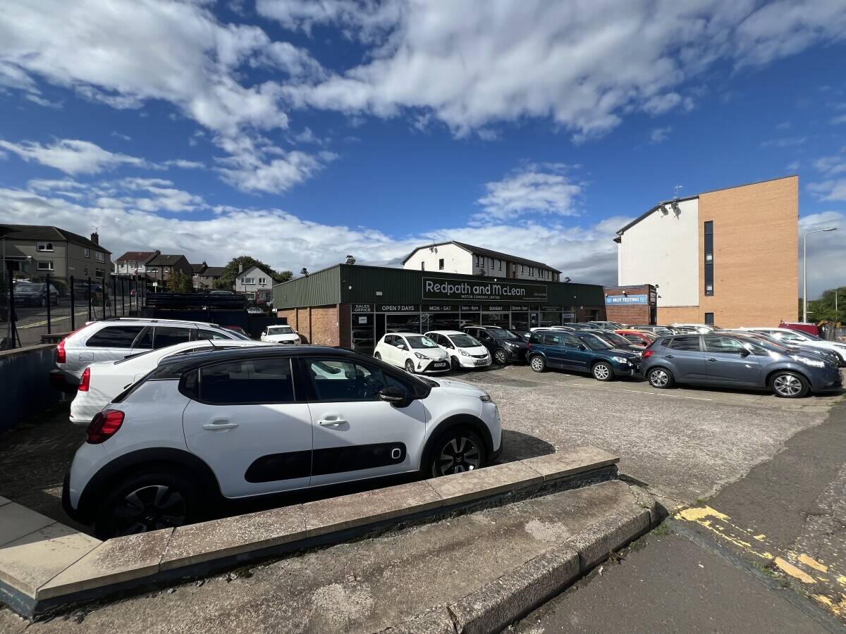 Car showroom with forecourt for c.35 vehicles located just 15 minutes west of Edinburgh city centre. Photo 4