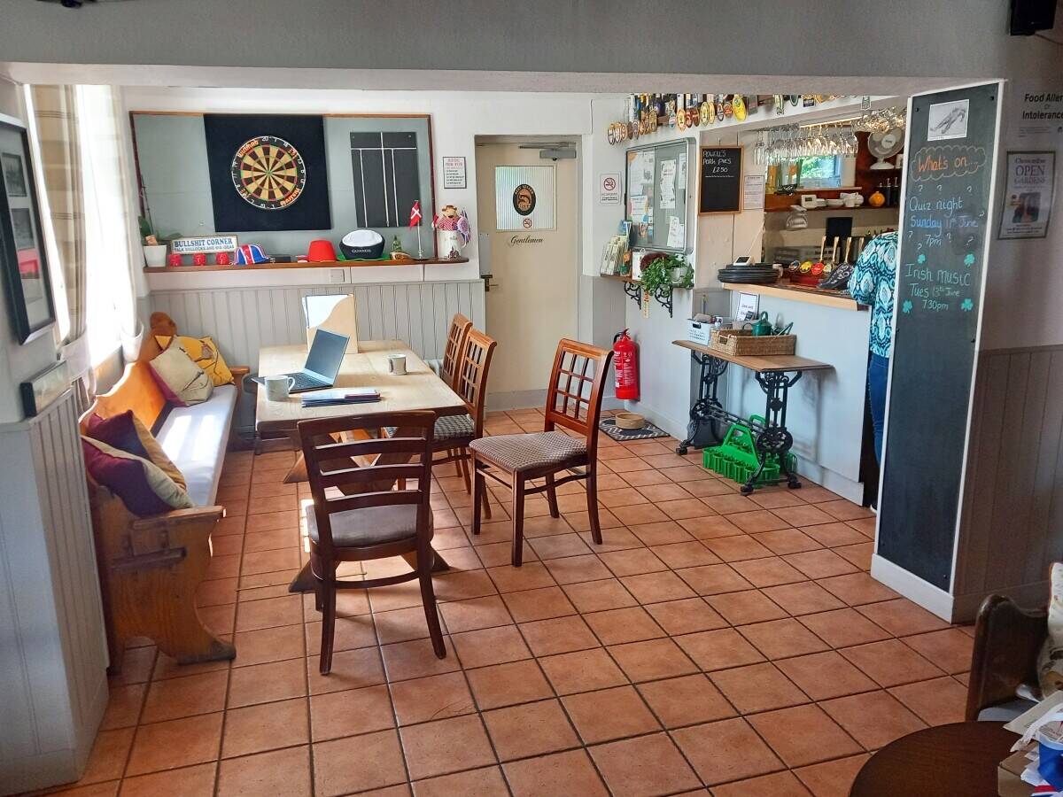SHROPSHIRE - WELL APPOINTED AND RECENTLY RENOVATED TRADITIONAL VILLAGE PUB