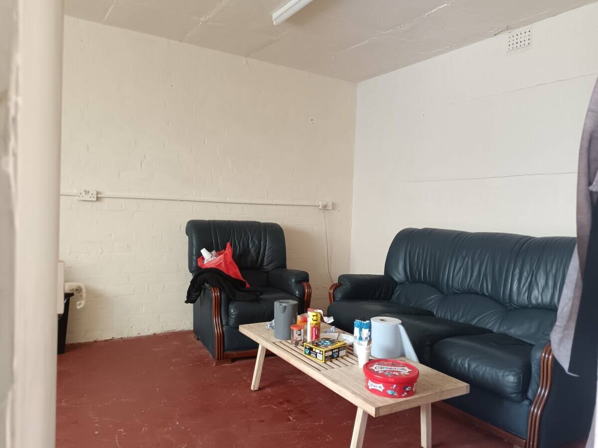 Car Repair Garage Unit Photo 5