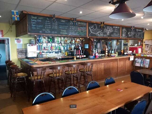 PEMBROKESHIRE - BEACHSIDE BAR & RESTAURANT WITH OUTSIDE SEATING FOR 100