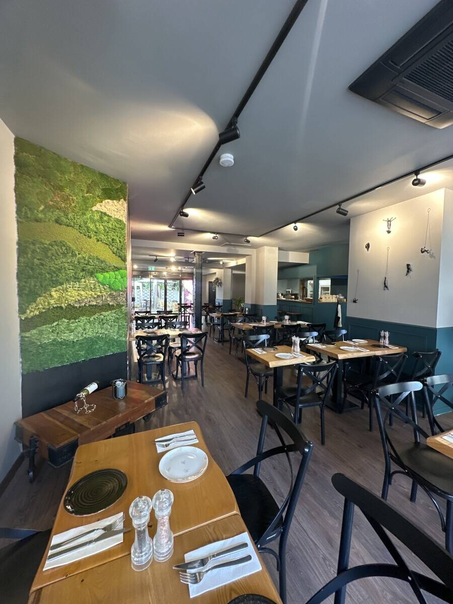 Bistro restaurant for sale in Willesden