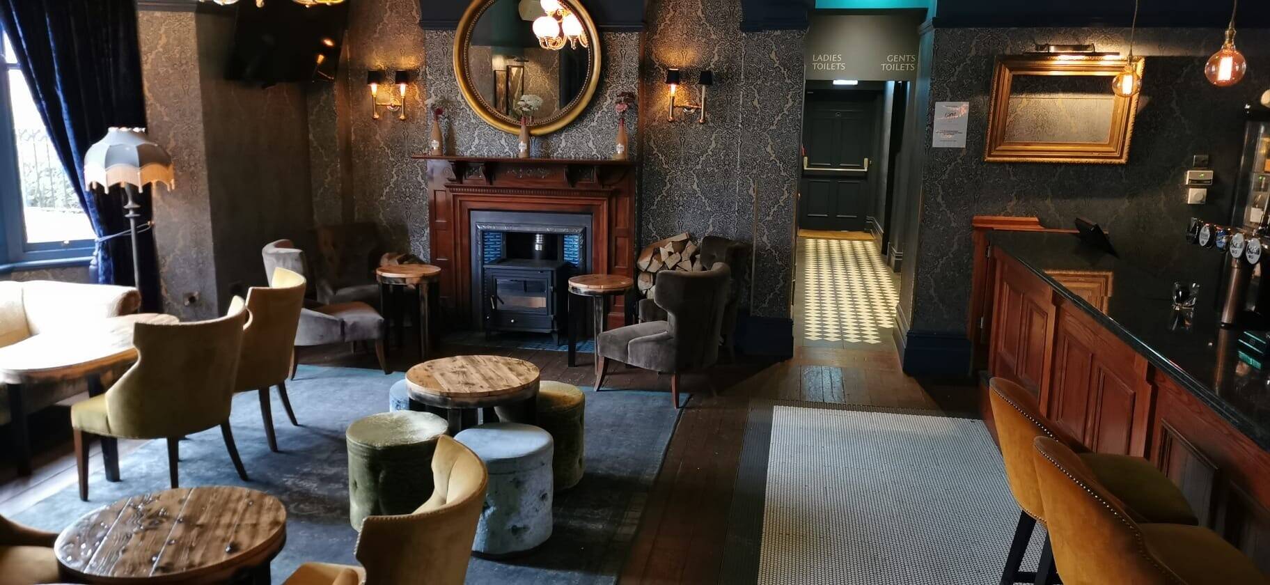 Restaurant bar